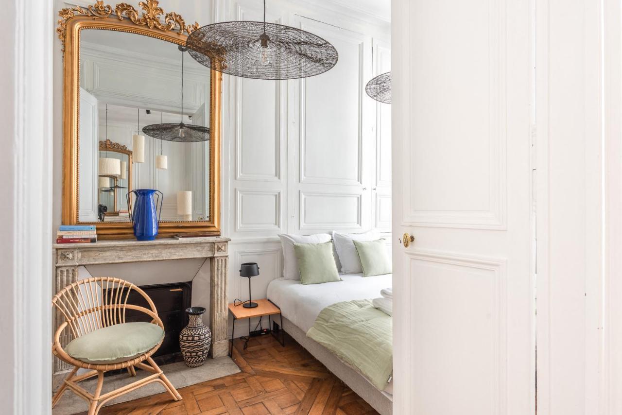 Outstanding Parisian Flat In Heart Of Center *