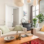 Outstanding Parisian Flat In Heart Of Paris Center
