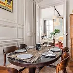 Outstanding Parisian Flat In Heart Of Paris Center