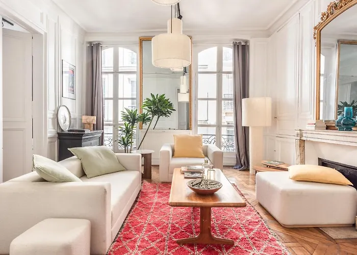 Outstanding Parisian Flat In Heart Of Paris Center