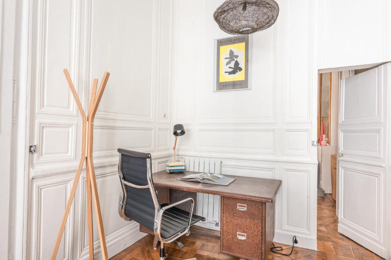 Outstanding Parisian Flat In Heart Of Center Parijs