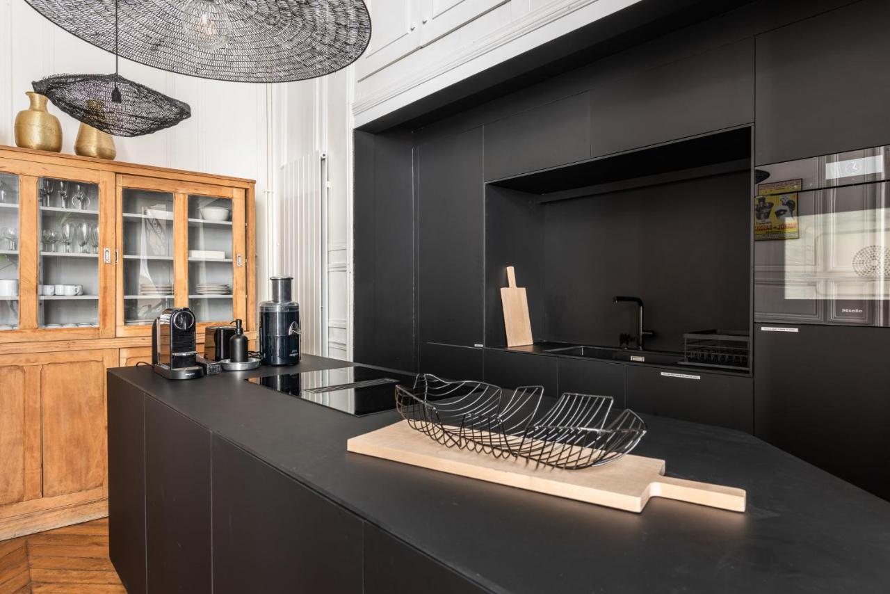 Outstanding Parisian Flat In Heart Of Center