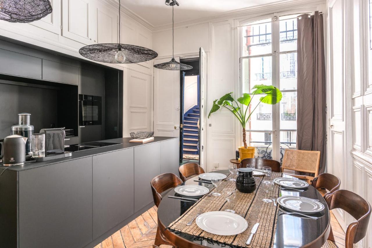 Outstanding Parisian Flat In Heart Of Center