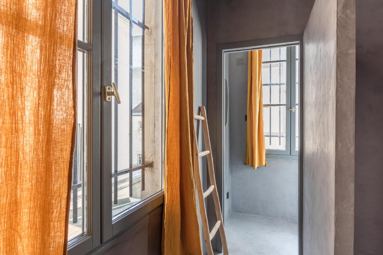 Outstanding Parisian Flat In Heart Of Center *
