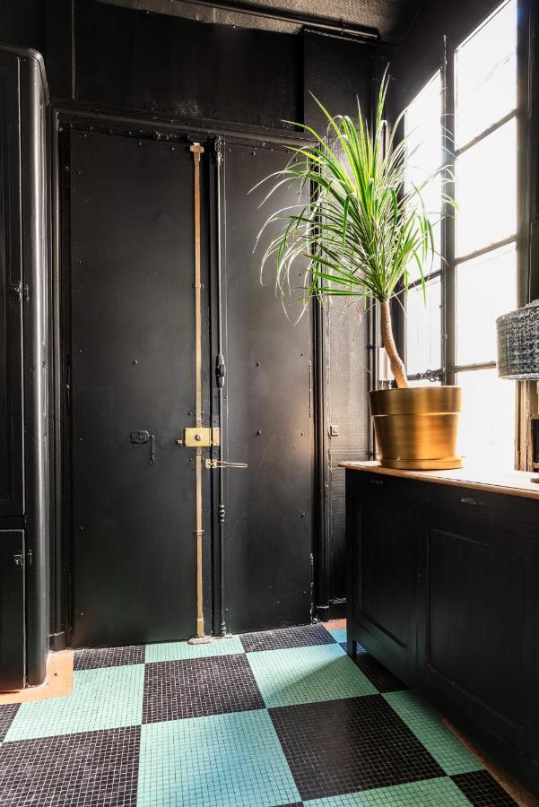 Outstanding Parisian Flat In Heart Of Center *